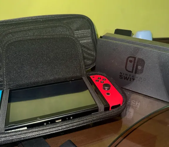 Nintendo Switch + 4 Jogos + Dock + Case + Acessórios