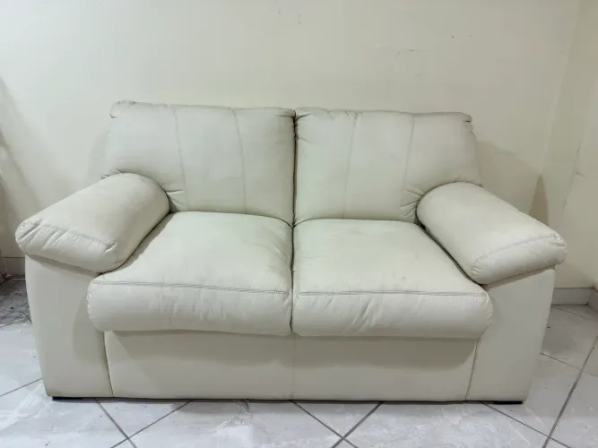 Sofá de 2 Lugares em courino