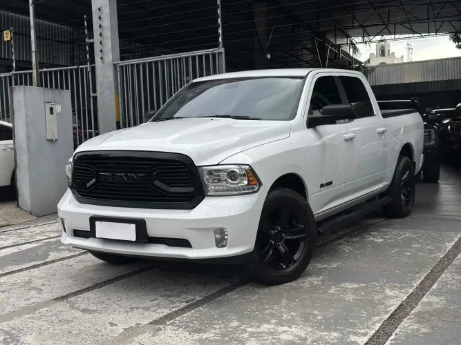 Ram Classic Laramie 5.7 V8 16V Gasolina 4X4 Aut. 2023