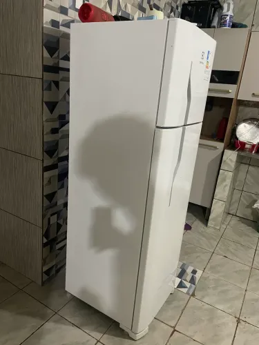 vende-se geladeira com menos de 1 ano de uso