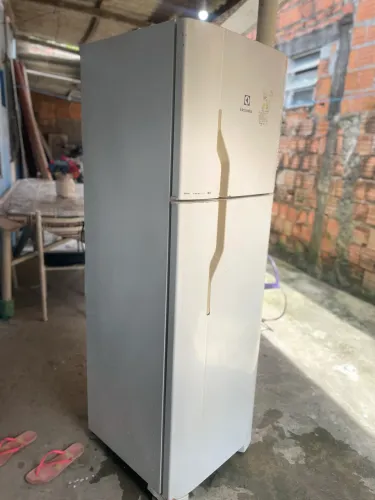 Geladeira Frost free gelando 