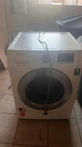 Máquina de lavar funcionando, mas fazendo barulho