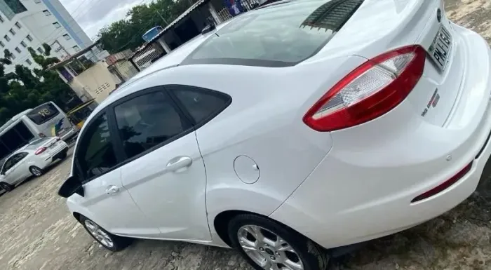 Ford Fiesta Sedan 1.6 16V Flex Aut. 2015