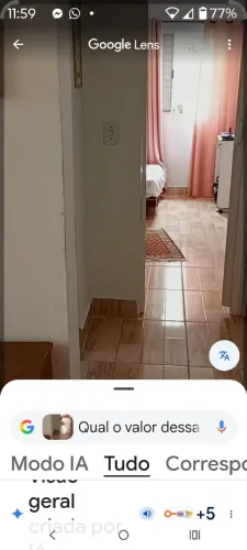 Casa composta com um quarto , sala, e cozinha ,banho quentecom uma beliche e cama de casal