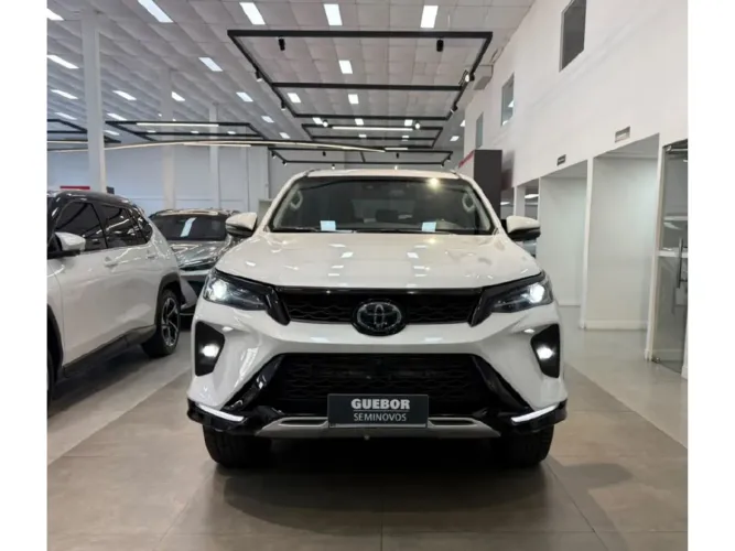Toyota Hilux SW4 SRX Plat. 4X4 2.8 TB Die. Aut. 2024