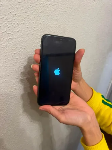 vendo iPhone 11 muito novo 64 gigas