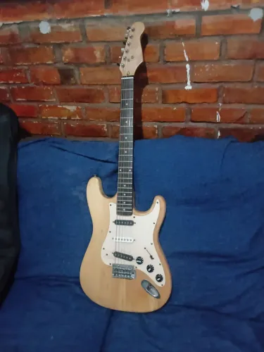 Guitarra com eletrica de strinberg