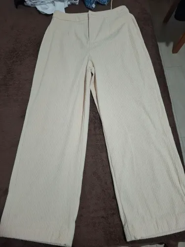 Calça alfaiataria tecido canelado Creme