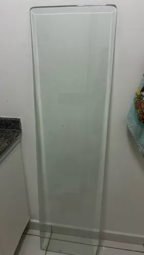 Vidro 1,50 por 0,40 trincado na ponta
