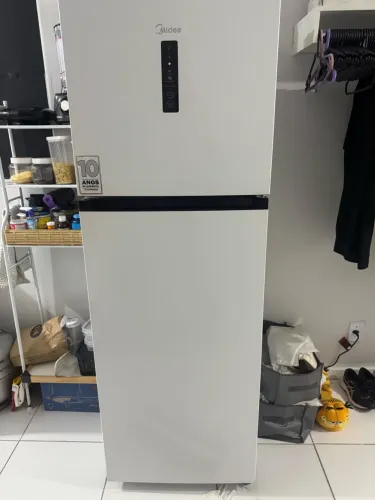 Vendo uma geladeira com 3 meses de uso