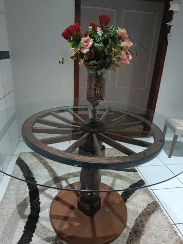 Mesa rústica de vidro