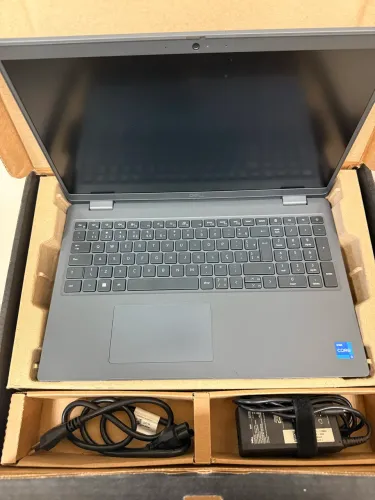 Notebook Dell Latitude 3540 i5-1235U, 16GB, SSD 256GB, FHD, Wi-Fi/BT, 3 Cel, Win11 H