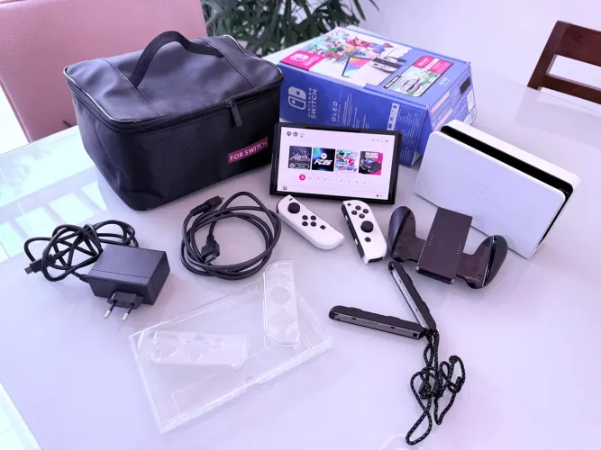 Nintendo Switch OLED 64GB Branco + MicroSD 128GB + Case - Impecável