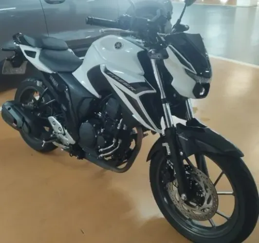 Moto yamaha fazer 25