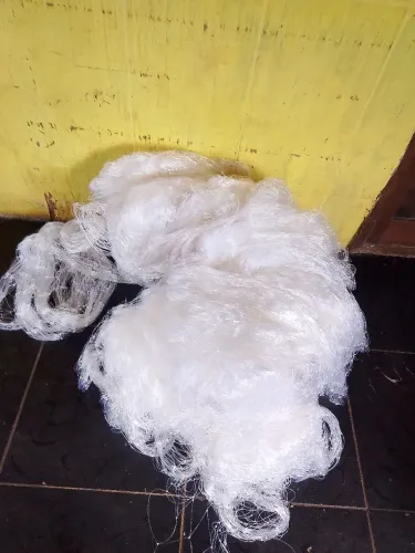 Vende- se essa rede tecida a mão, ela tem 10 kilos com 28 malhas, grossura do malho 80