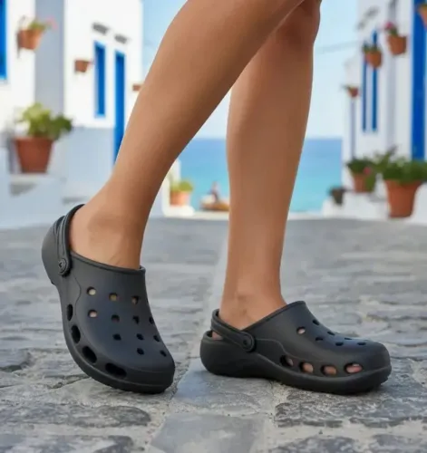 Sandália Zaxy estilo crocs