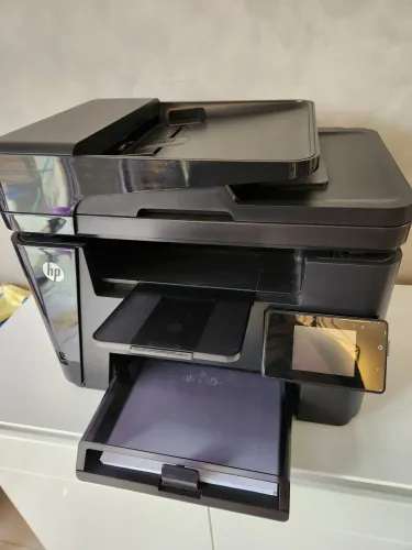 Multifuncional HP LaserJet Pro M225DW