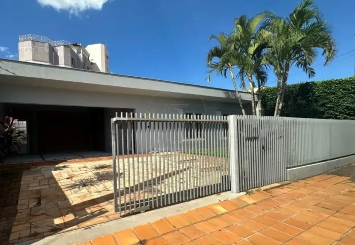 Casa comercial para alugar em Londrina na Zona Leste com 2 cozinhas e salas amplas