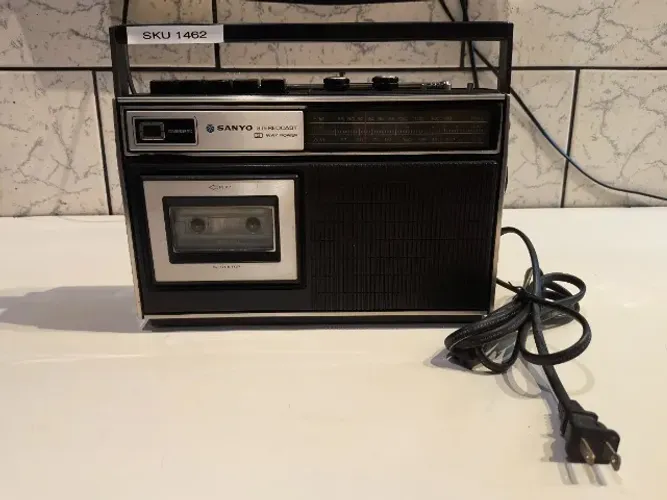Rádio gravador Sanyo Stereo cast, modelo M-4410A, fabricado no Japão- PARA REPARO