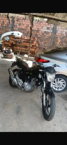 Vendo titan 2018 bem conservada, chama o dono no WhatsApp 