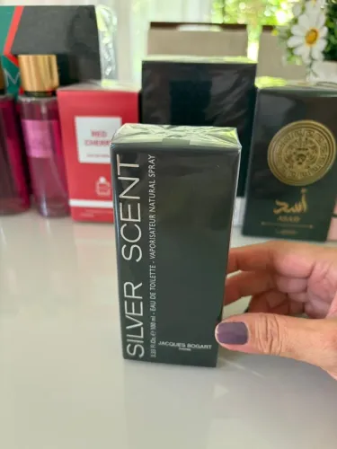 Perfume masculino Silver Scent da marca Jacques Bogart, com 100ml. 