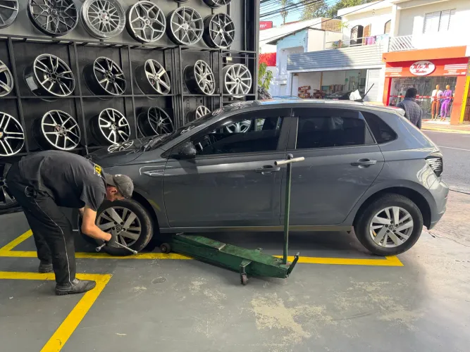 Jogo de rodas aro 15 polo tsi 5x100 original em ligaleve
