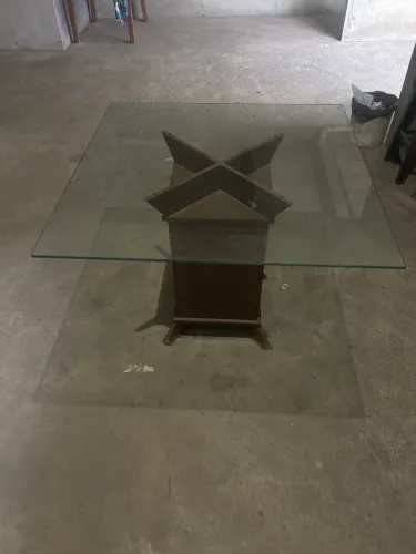 Mesa de vidro. Medida: 1x1 altura 77