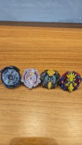 Lote de 4 Beyblades Burst