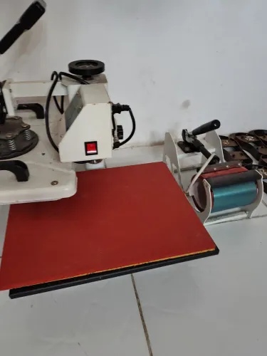 Máquina de sublimação de camisas e canecas 
