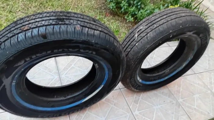 Vendo 2 pneus 235/75/15