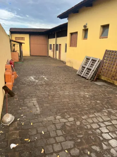 Galpão disponível para locação no bairro Dona Zulmira em Uberlândia-MG