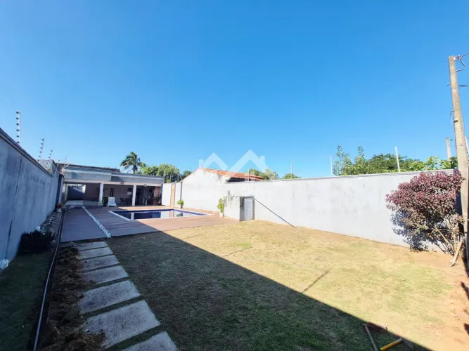Casa com piscina em Peruíbe REF: 9735