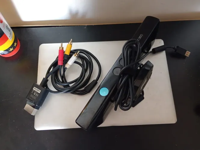 Kinect Xbox 360 da Microsoft + Cabo (AV/RCA)