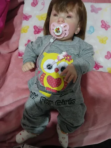 Bebê reborn nova da minha coleção corpinho não é tecido tem chupetas mamadeira 