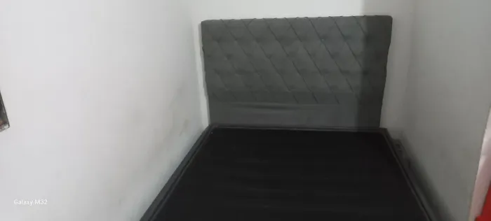 Vendo cama baú com colchão e cabeceira. 