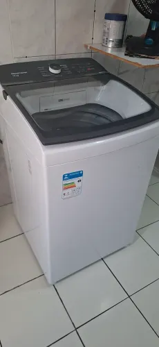 Máquina de lavar bem nova com nota fiscal. Menos de 1 ano de uso. Motivo venda: viagem!