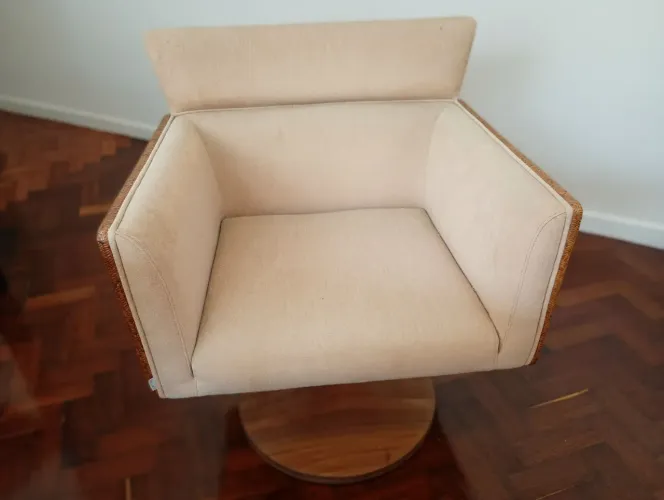 Poltrona Giratória Saccaro - Design Assinado & Alto Padrão (Semi-nova)