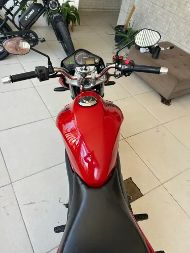 Vende-se Cb300r 2012