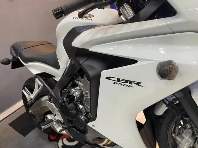 HONDA CBR 650 F - ANO 2015 - APENAS 7 MIL KM