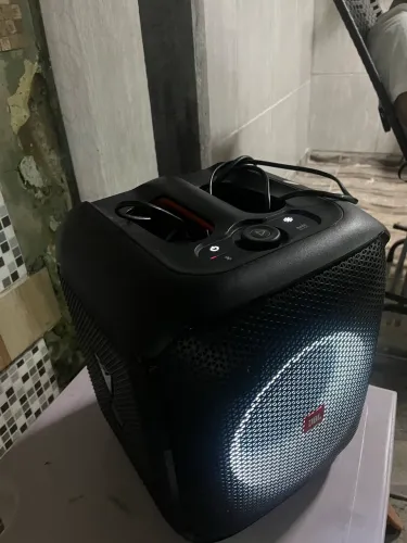 Jbl em perfeito estado funcionando tudo perfeitamente