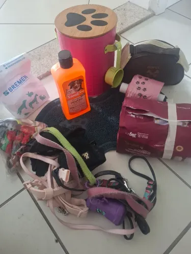 Kit completo para PET - (ração, coleiras, shampoo, pote, brinquedos, sacolas, fralda)