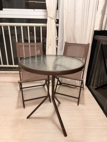 Mesa com 2 cadeiras