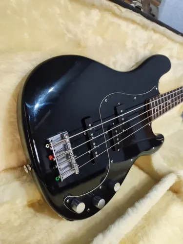 Contra baixo 4 cordas Squier PJBass