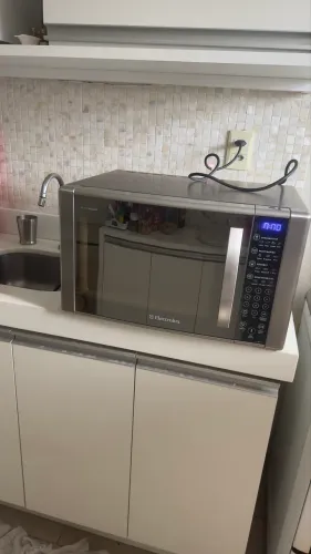 Micro-ondas Electrolux 31L cor Inox Espelhado com Função Grill e Painel Blue Touch (ME41X)