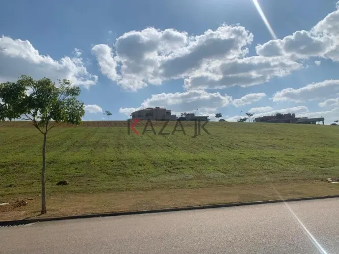 Comprar/vendo: Terreno à venda com 546m², aclive suave, no condomínio de alto padrão Alpha