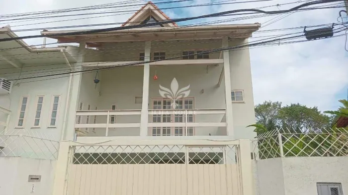 Casa para Alugar no Rio Tavares, Florianópolis/SC Garagem coberta para 3 veículos