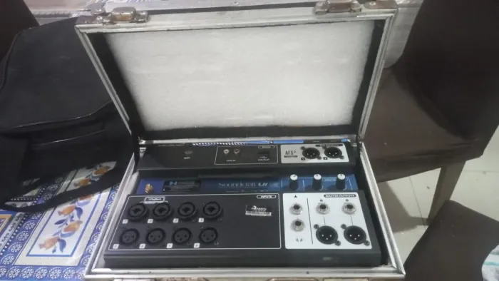 Mesa de som soundcraft UI 12