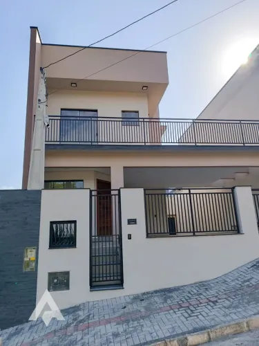 Sobrado de 128,70m² com 3 dormitórios à venda por R$ 850.000,00 - Indaial/SC