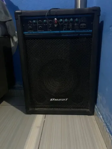 Vendo uma caixa de son fusionando perfeitamente 