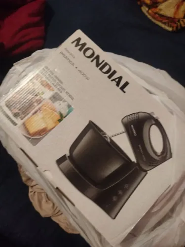 Vendo batedeira elétrica nova na caixa por 150 